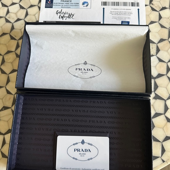 Large Prada Saffiano Wallet - Black - Picture 5 of 16